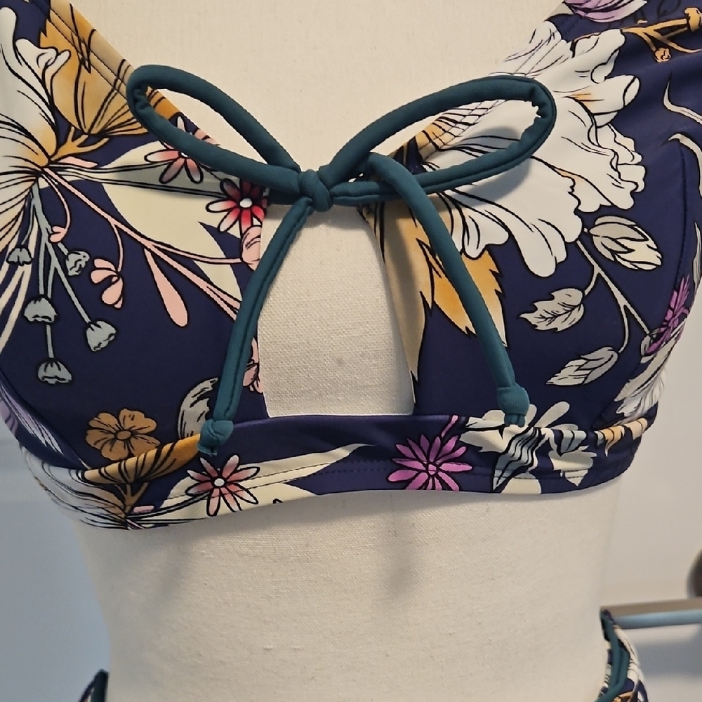Cupshe Navy Floral Bikini with Gold and White Accents - Picture 5 of 12